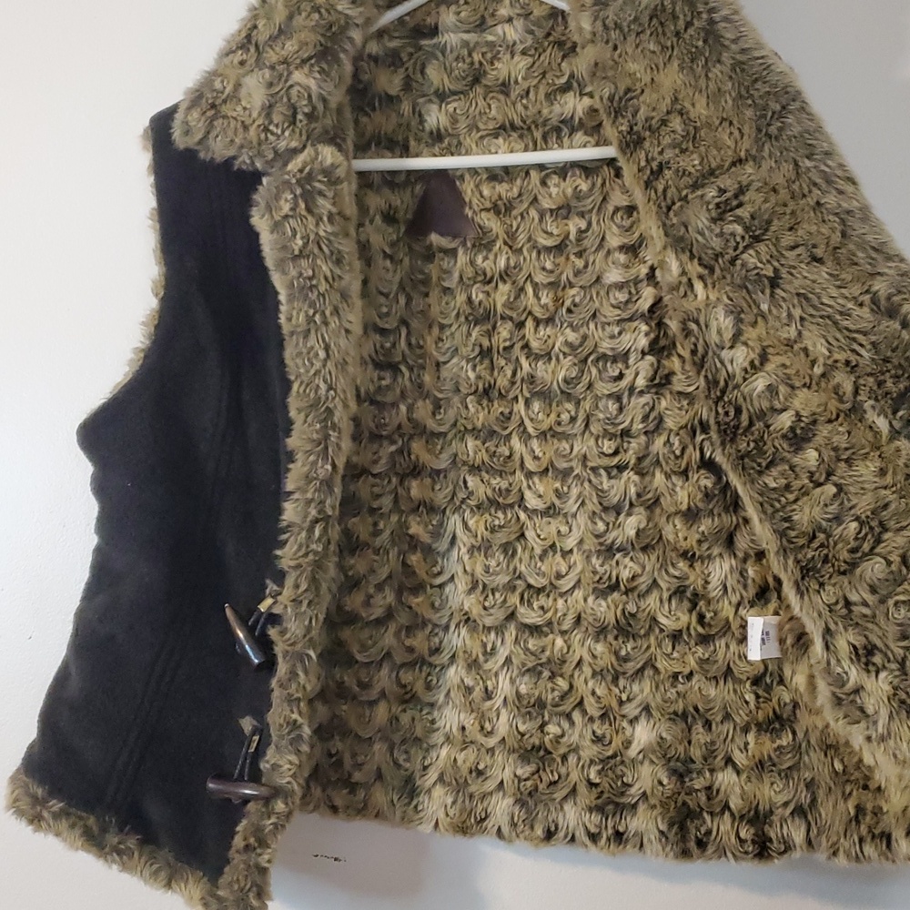 Fjall Wool Blend Faux Fur Vest Womens Size Med Reversible Fuzzy Qarm - Picture 5 of 10
